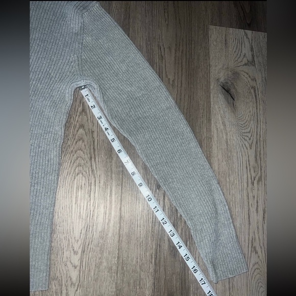 Polo by Ralph Lauren Light Gray Ribbed Turtleneck Sweater with RL Flag Logo - Picture 8 of 9